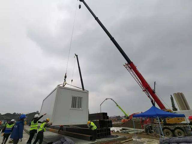 集裝箱板房和彩鋼活動房有什么不同？